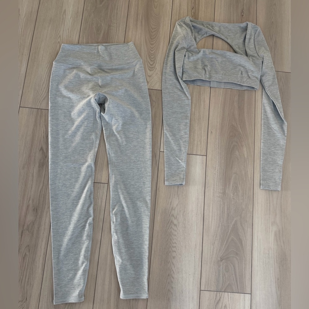 Gray Women's Long Sleeve Crop Top